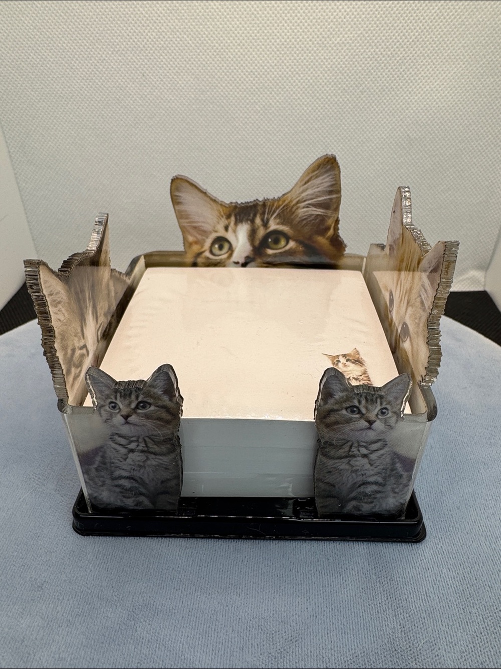 Sculptured Acrylic Cat Note Holder - Cream Kitten - Picture 3 of 6